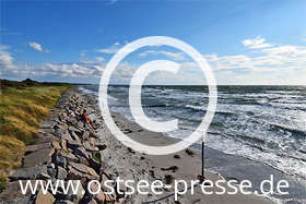 Der Strand auf Hiddensee: Bei Westwind ist er sehr schmal.