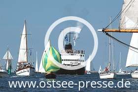 Großsegler, Segelyachten und Dampfeisbrecher auf gemeinsamer Ausfahrt
(mehr zu maritimen Highlights an der Ostsee auf www.ostsee.de/veranstaltungen)