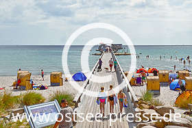 Sommer an der Ostsee - familienfreundlicher Strand und Seebrücke