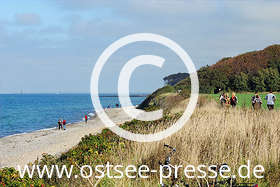 Herbstspaziergang oder Radtour an der Steilküste der Ostsee entlang